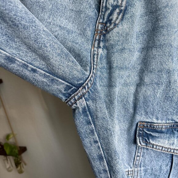 H&M Divided Womens Cargo Jeans Medium Light Wash 26" Waist - Picture 7 of 8